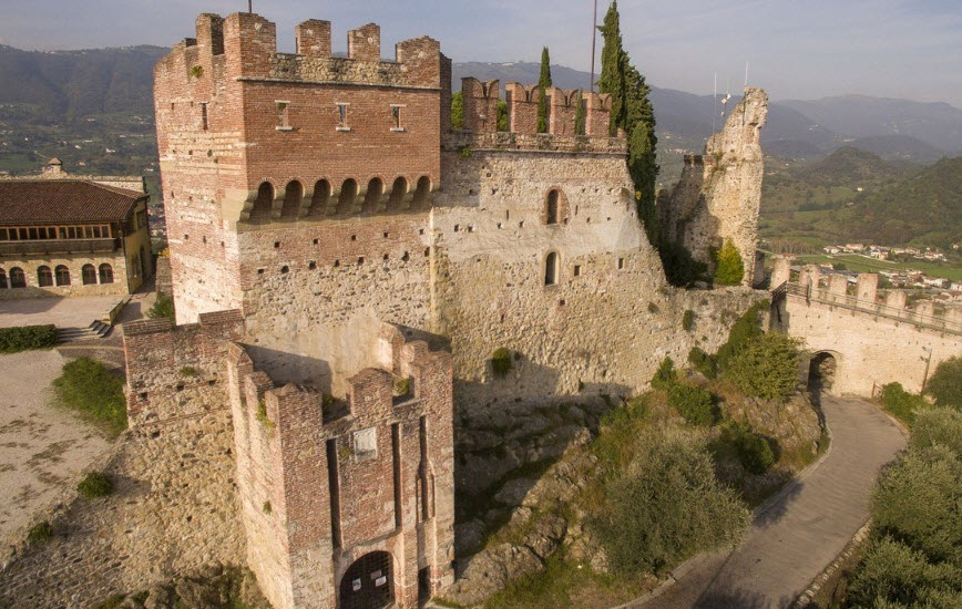 Castello Superiore, Italy